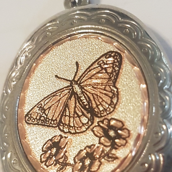 Locket - Picture 7 of 16